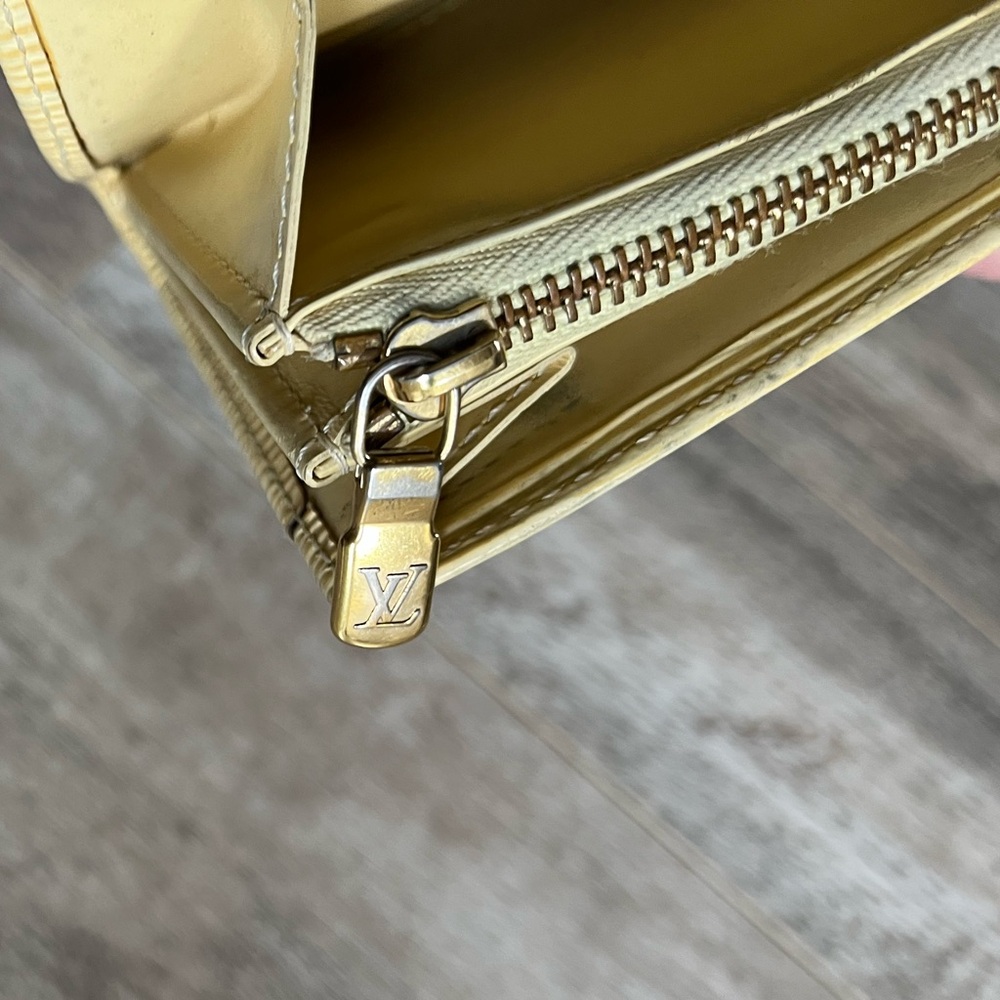 Auth. Louis Vuitton  🍌 Yellow EPI Leather Long Wallet